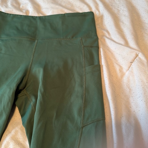 ZYIA Pocket Light n Tight Hi-Rise 7/8 24” legging size 6-8 - Picture 2 of 8